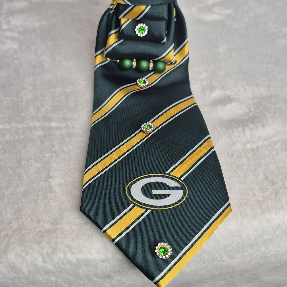 Handcrafted Luxury Fashion Necktie Necklace 📿 (PACKERS)